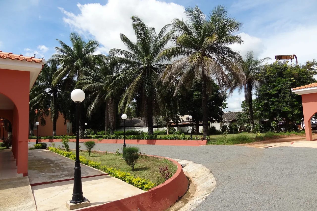 Dunia Hotel Bissau — rooms and atmosphere