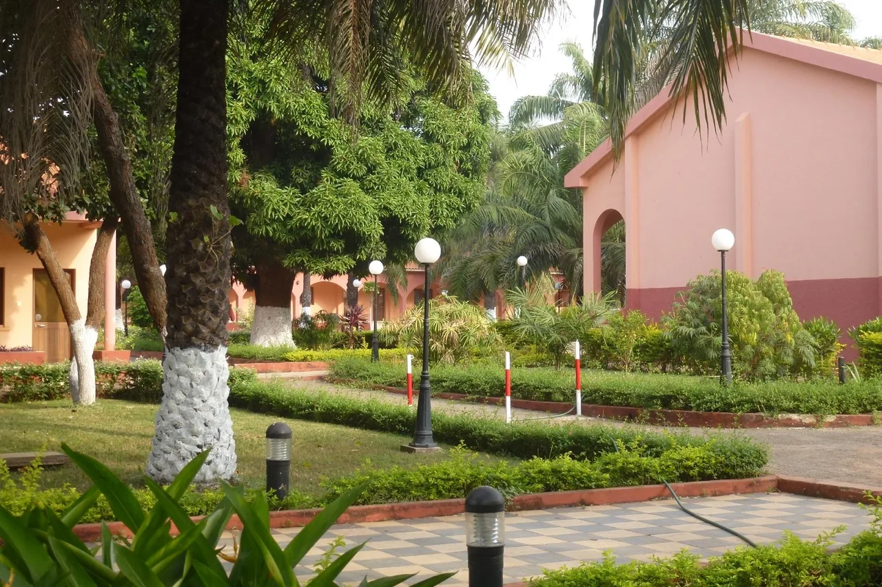 Dunia Hotel Bissau — rooms and atmosphere