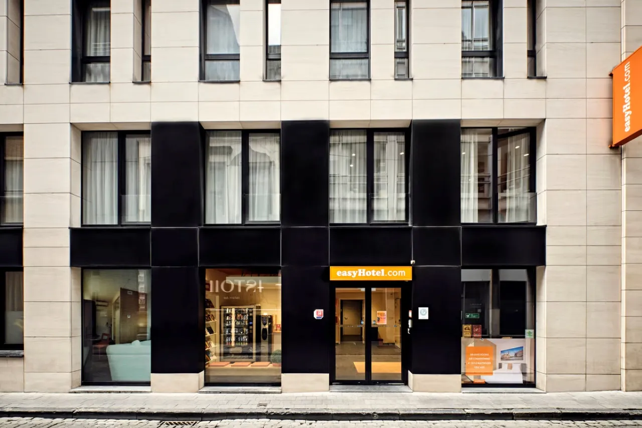 easyHotel Brussels City Centre — rooms and atmosphere