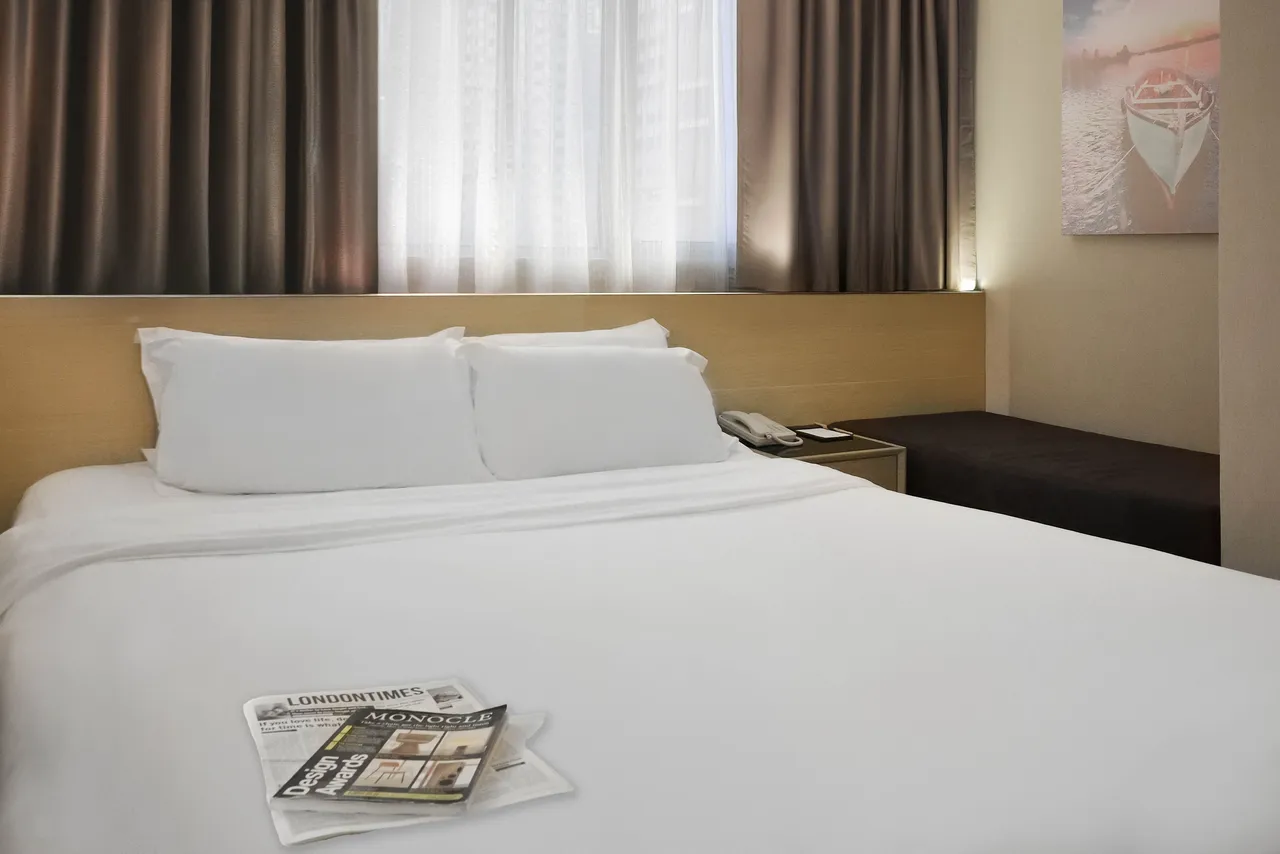 Eco Tree Hotel Sheung Wan — rooms and atmosphere