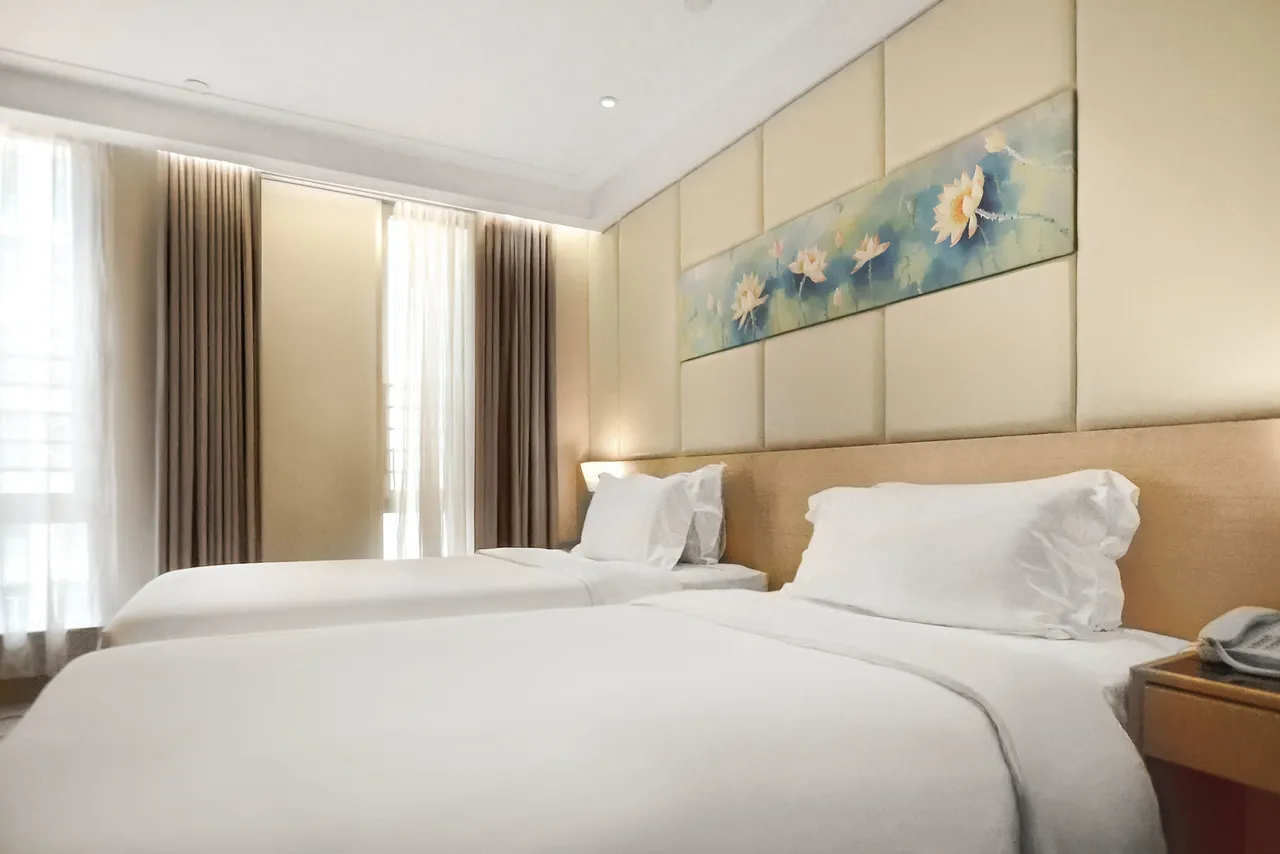 Eco Tree Hotel Sheung Wan — rooms and atmosphere