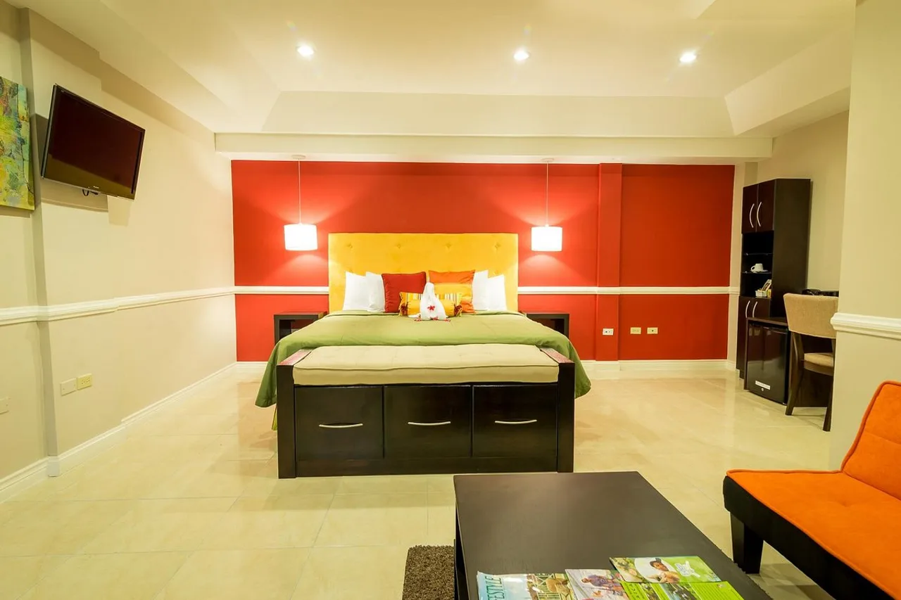 Eden Gardens Wellness Resort &amp; Spa — rooms and atmosphere