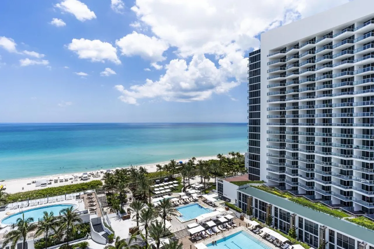 Eden Roc Miami Beach — rooms and atmosphere