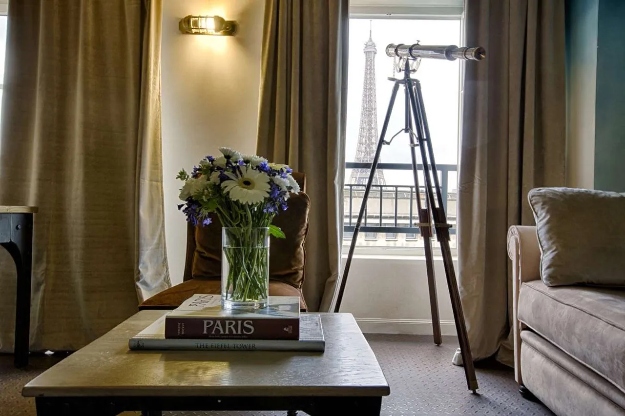 Eiffel Trocadero — rooms and atmosphere
