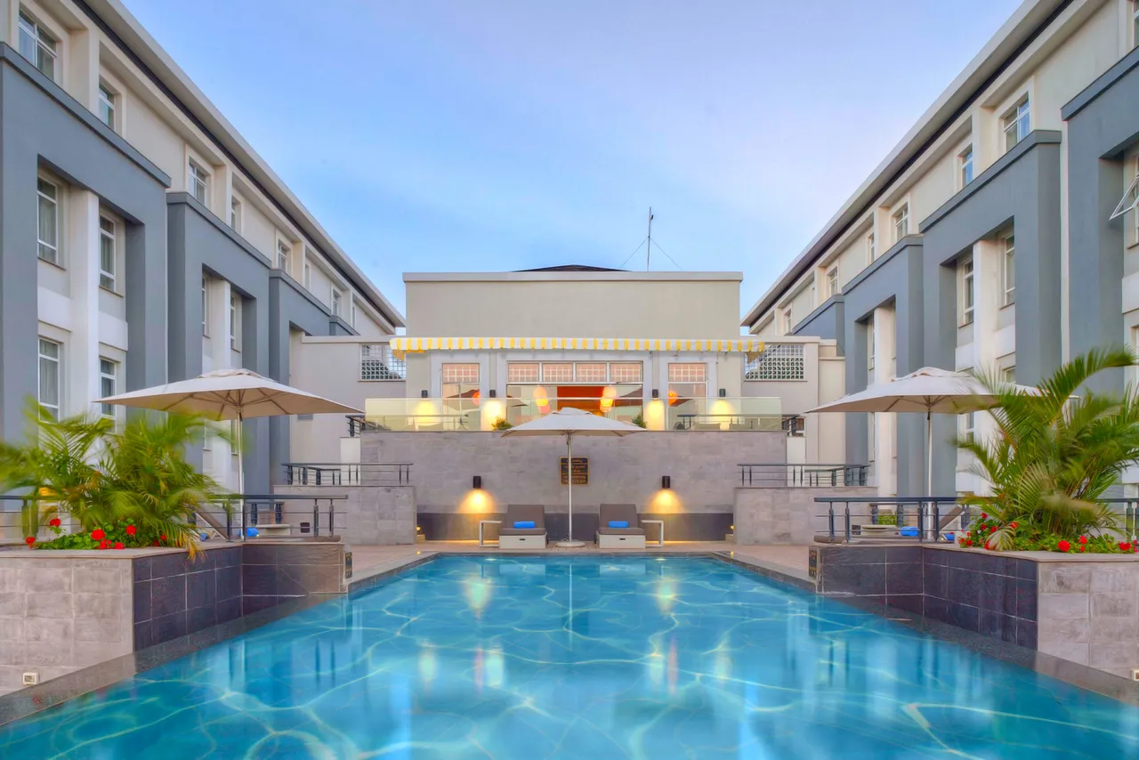 Eka Hotel Nairobi — rooms and atmosphere
