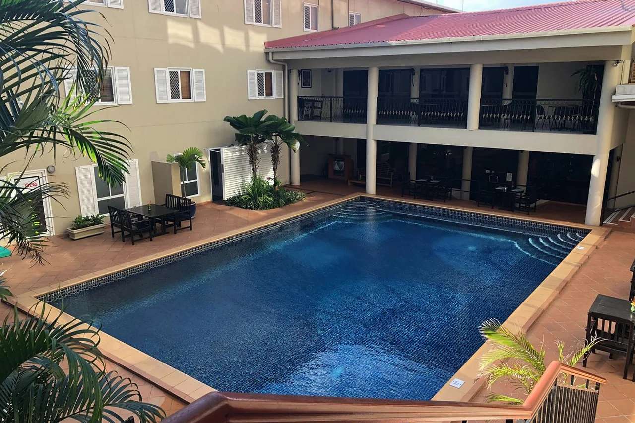 Ela Beach Hotel and Apartments — rooms and atmosphere