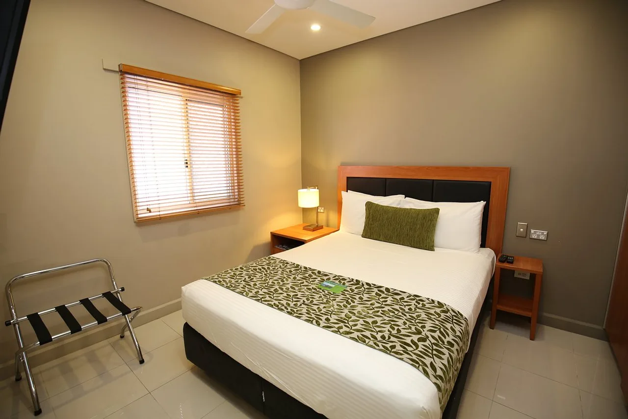 Ela Beach Hotel and Apartments — rooms and atmosphere