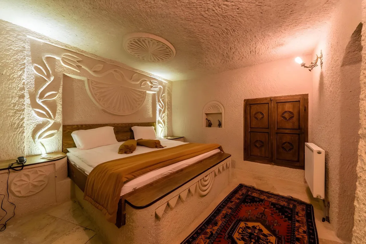 Elite Cave Suites — rooms and atmosphere