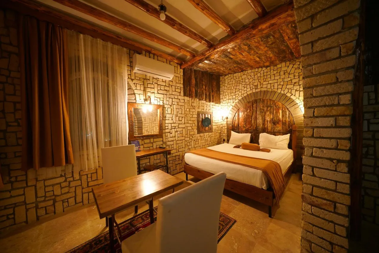 Elite Cave Suites — rooms and atmosphere