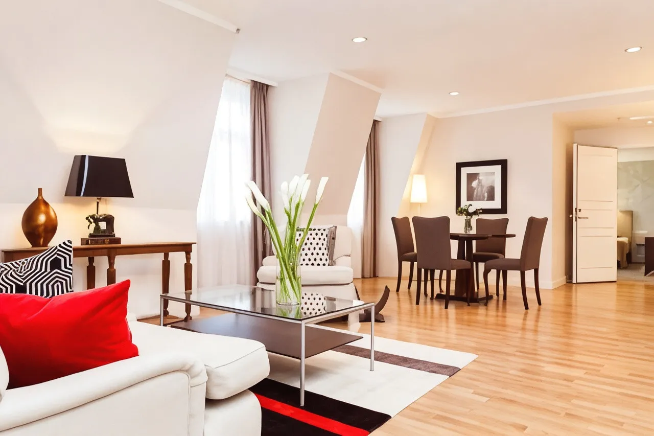 Elite Hotel Savoy — ภาพห้องพักและบรรยากาศ