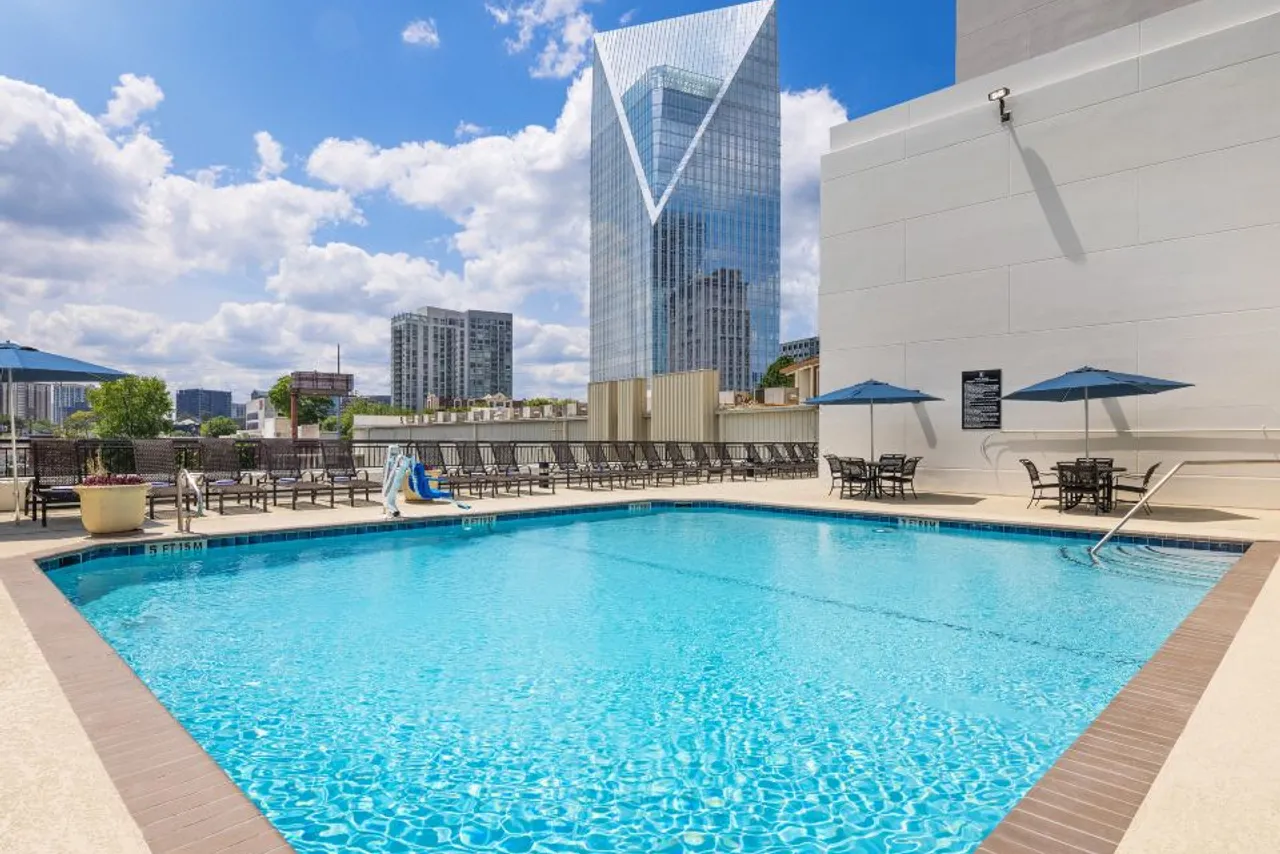 Embassy Suites by Hilton Atlanta Buckhead — rooms and atmosphere