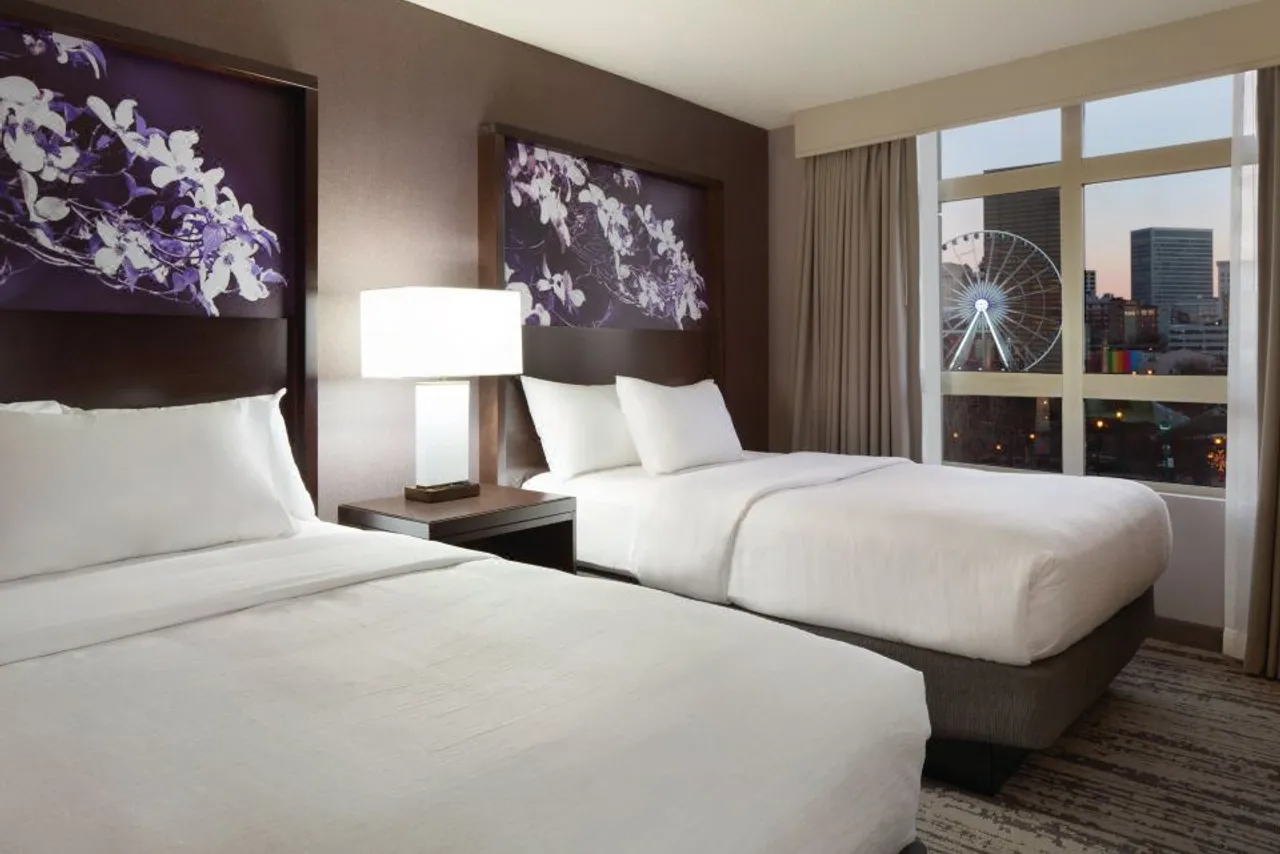 Embassy Suites by Hilton Atlanta at Centennial Olympic Park — rooms and atmosphere