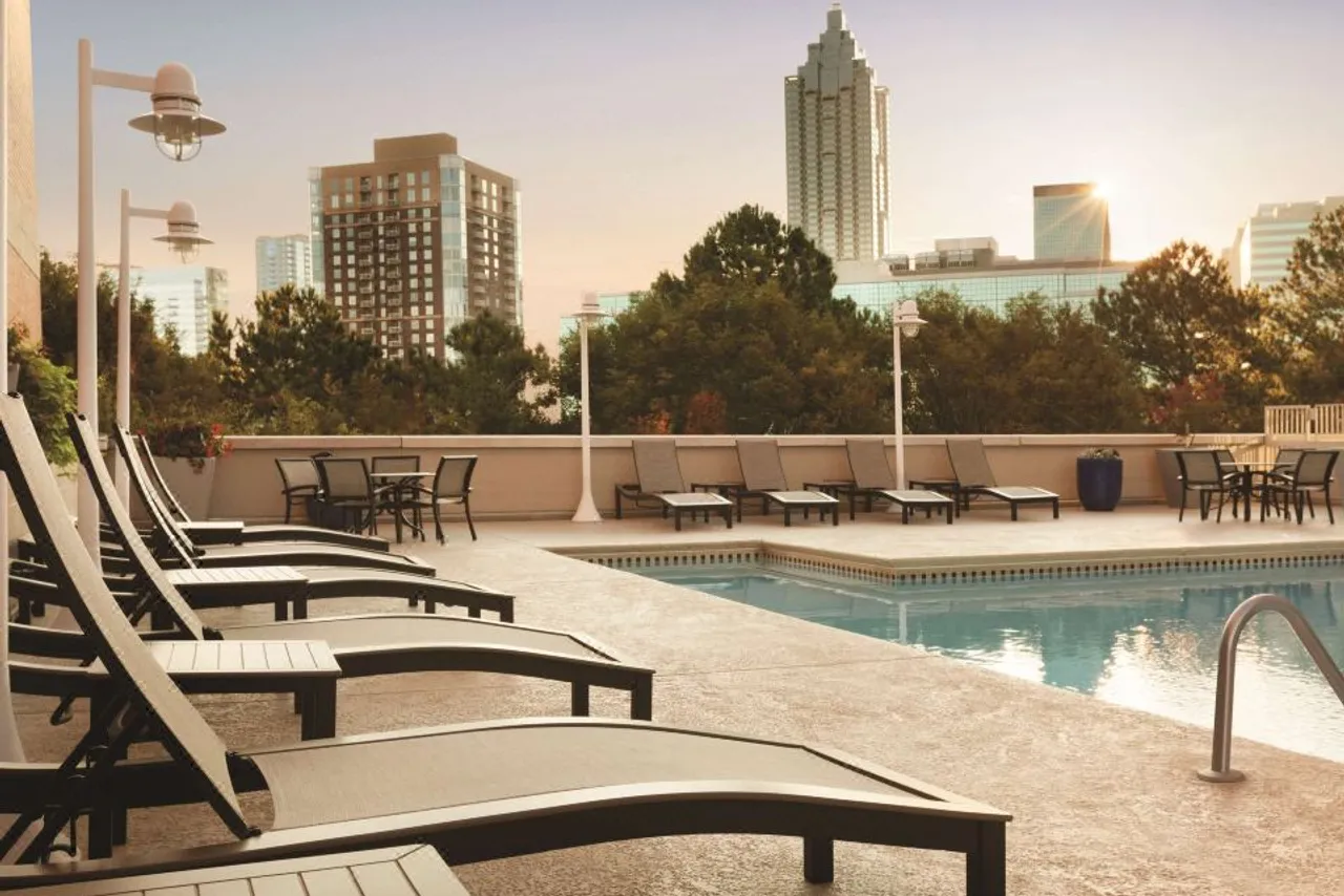 Embassy Suites by Hilton Atlanta at Centennial Olympic Park — rooms and atmosphere