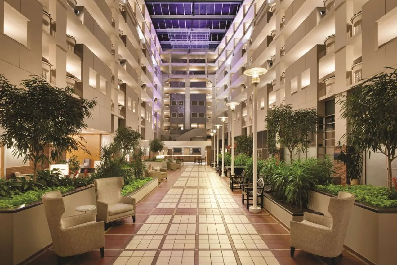 Embassy Suites by Hilton Atlanta at Centennial Olympic Park — rooms and atmosphere