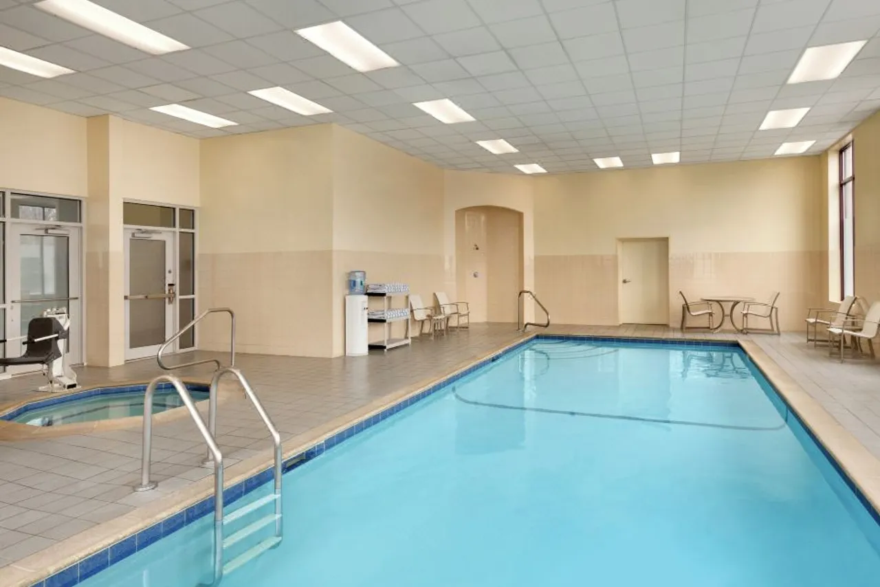 Embassy Suites by Hilton Boston at Logan Airport — rooms and atmosphere