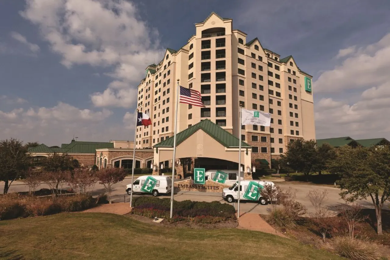 Embassy Suites by Hilton Grapevine DFW Airport North — rooms and atmosphere