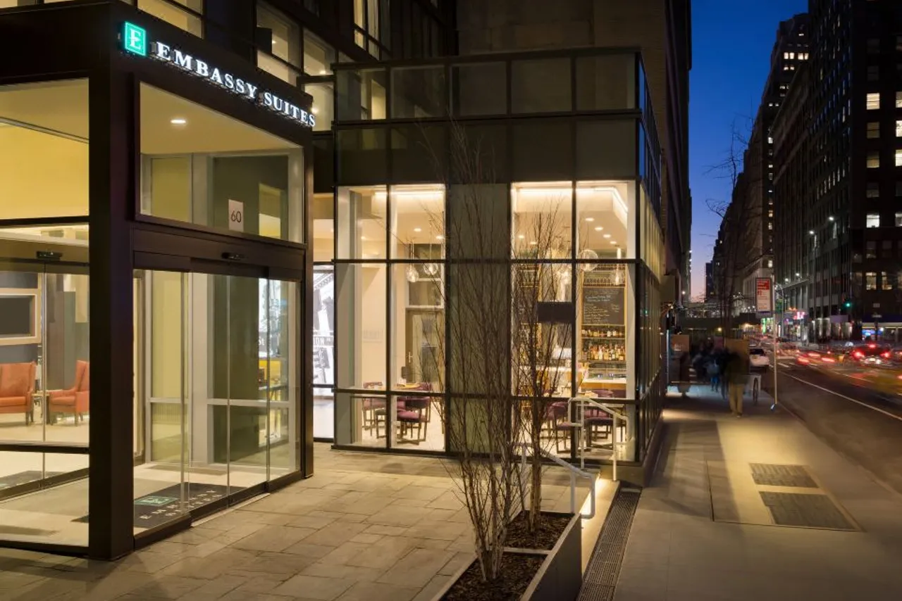 Embassy Suites by Hilton New York Manhattan Times Square — rooms and atmosphere