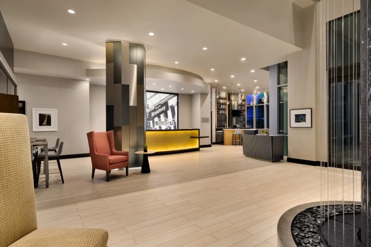 Embassy Suites by Hilton New York Manhattan Times Square — rooms and atmosphere