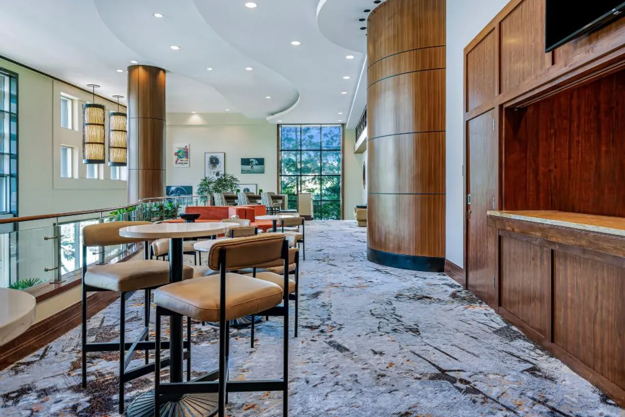 Embassy Suites by Hilton Houston Downtown — rooms and atmosphere