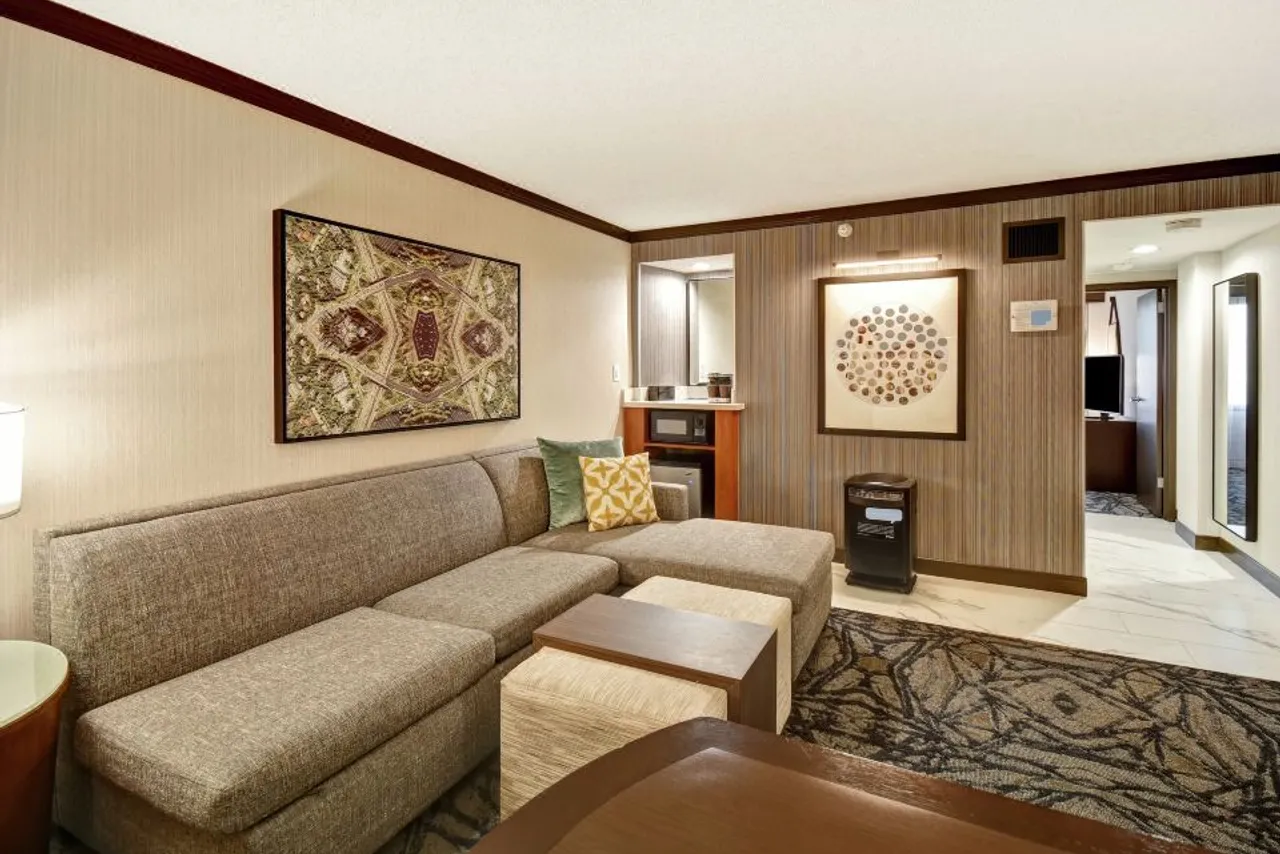 Embassy Suites by Hilton Santa Clara Silicon Valley — rooms and atmosphere