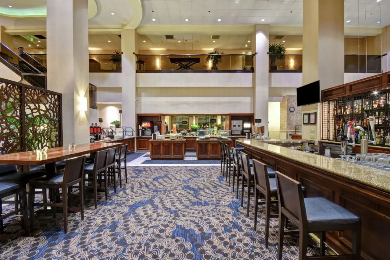 Embassy Suites by Hilton Santa Clara Silicon Valley — rooms and atmosphere