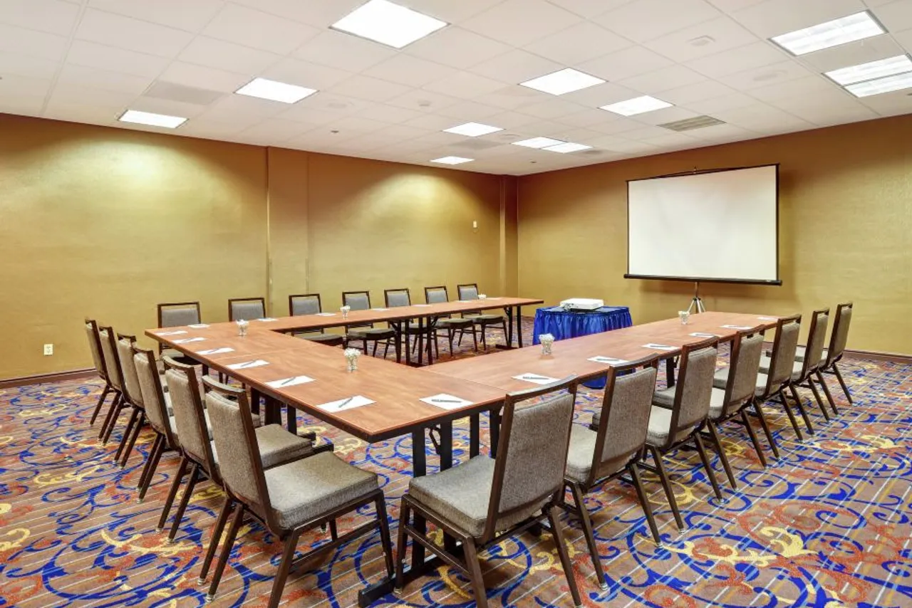 Embassy Suites by Hilton Santa Clara Silicon Valley — rooms and atmosphere