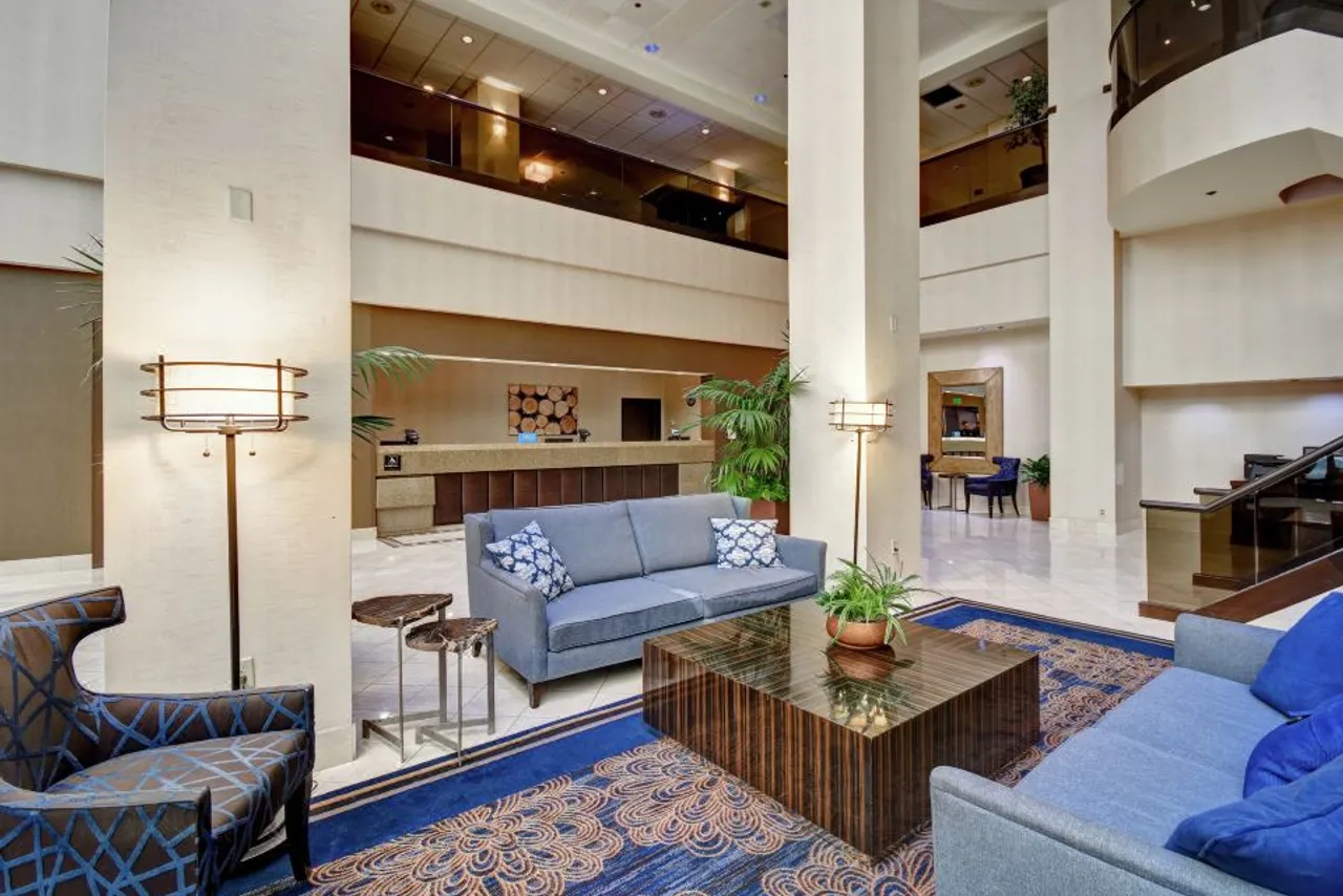 Embassy Suites by Hilton Santa Clara Silicon Valley — rooms and atmosphere