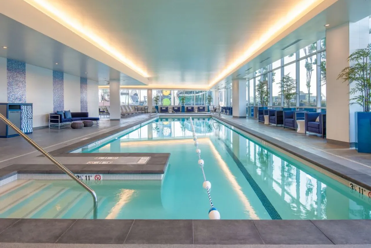 Embassy Suites by Hilton Seattle Downtown Pioneer Square — rooms and atmosphere