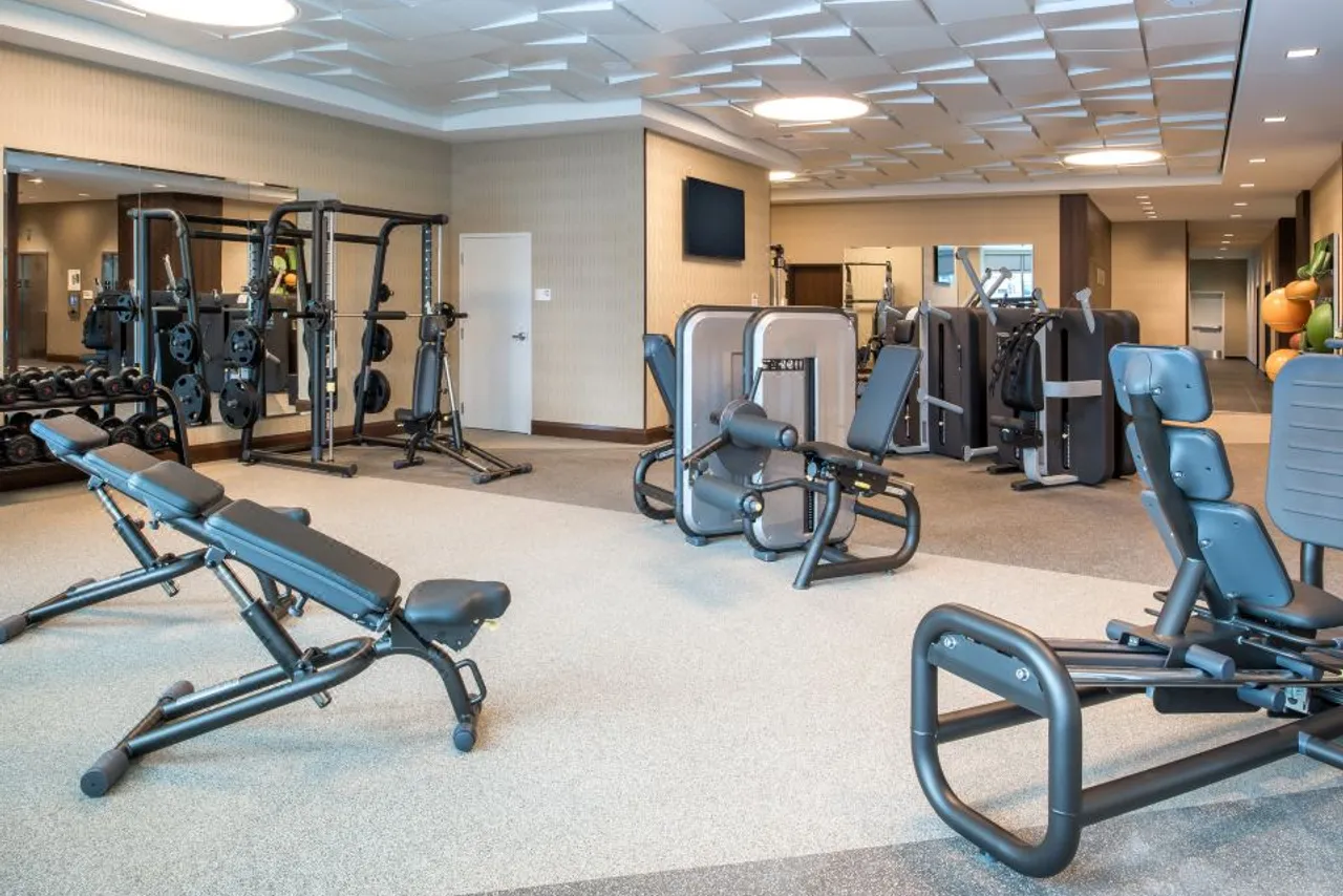 Embassy Suites by Hilton Seattle Downtown Pioneer Square — rooms and atmosphere