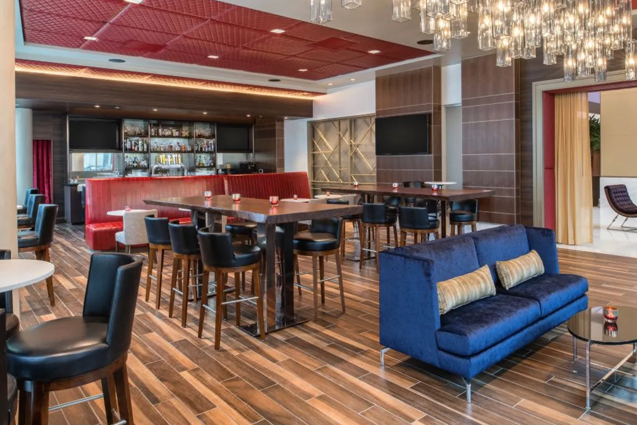 Embassy Suites by Hilton Seattle Downtown Pioneer Square — rooms and atmosphere