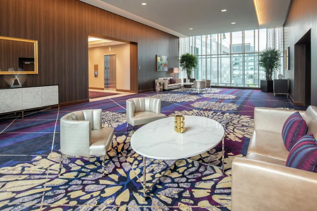 Embassy Suites by Hilton Seattle Downtown Pioneer Square — rooms and atmosphere