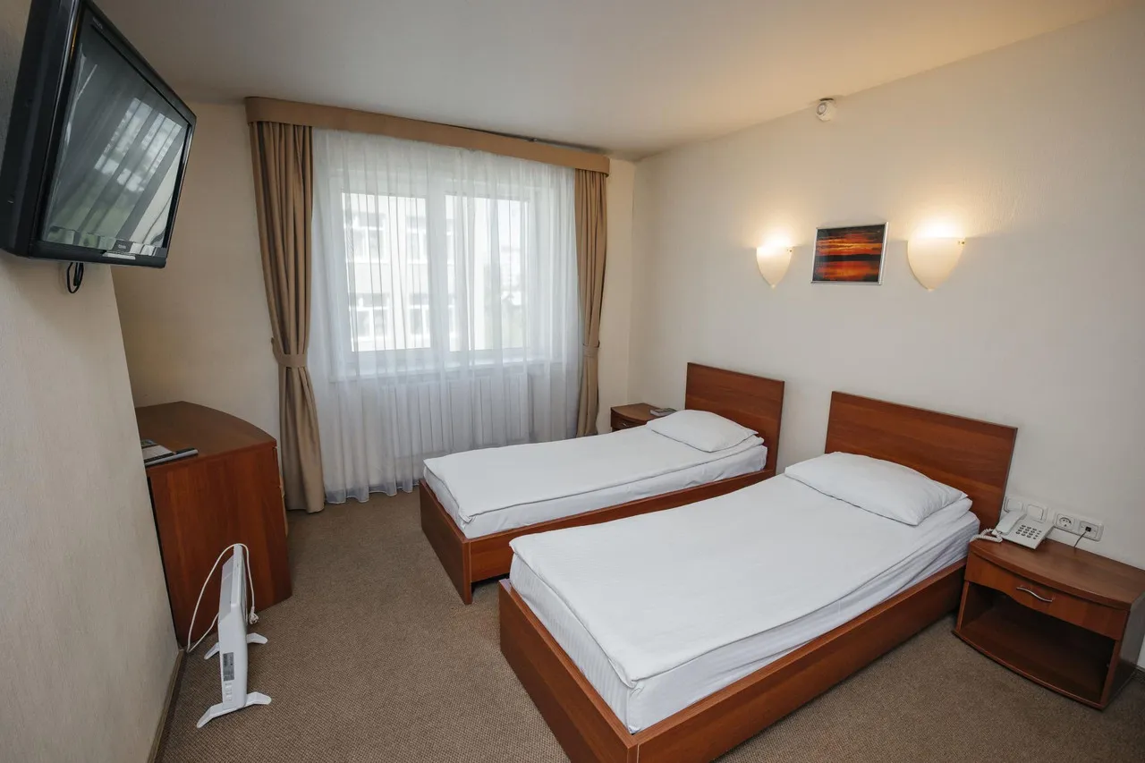 Emerald Hotel — rooms and atmosphere
