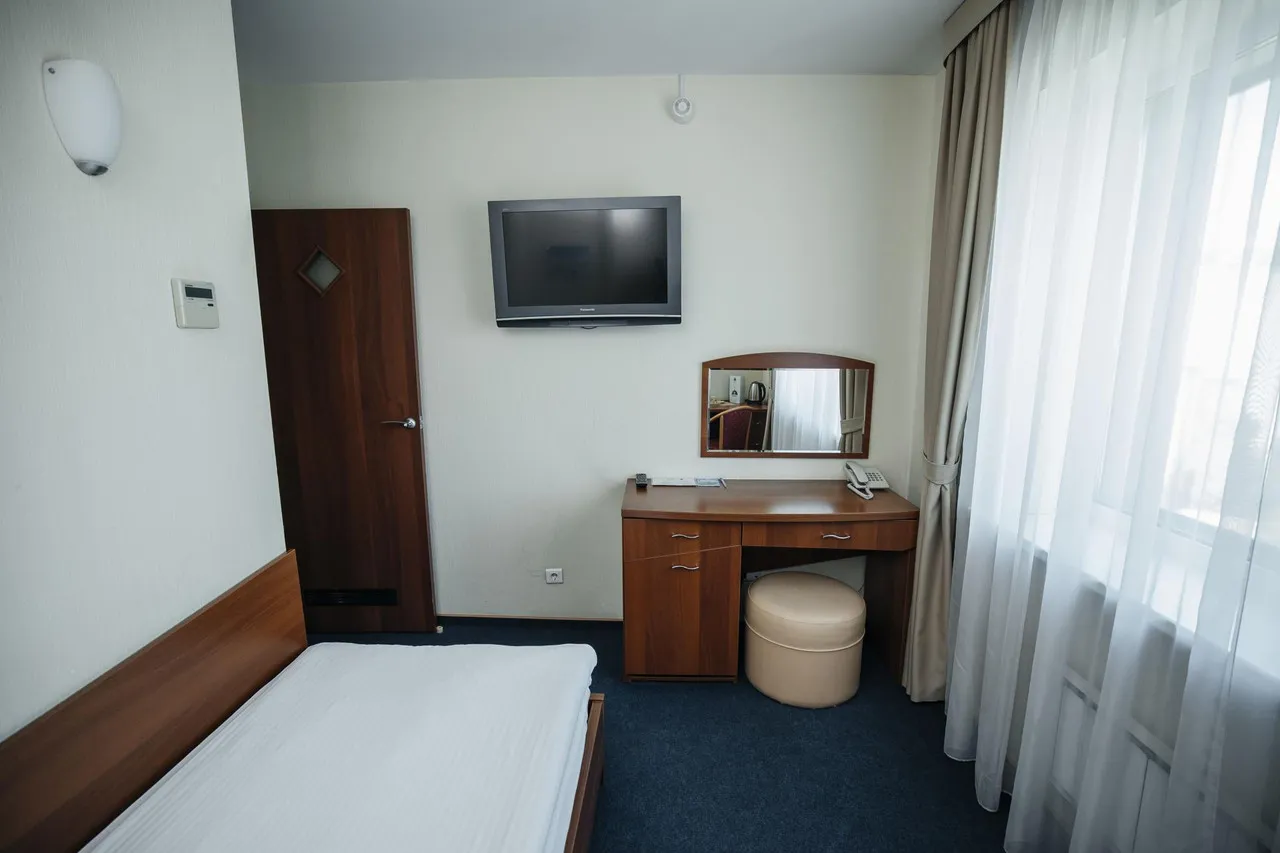 Emerald Hotel — rooms and atmosphere