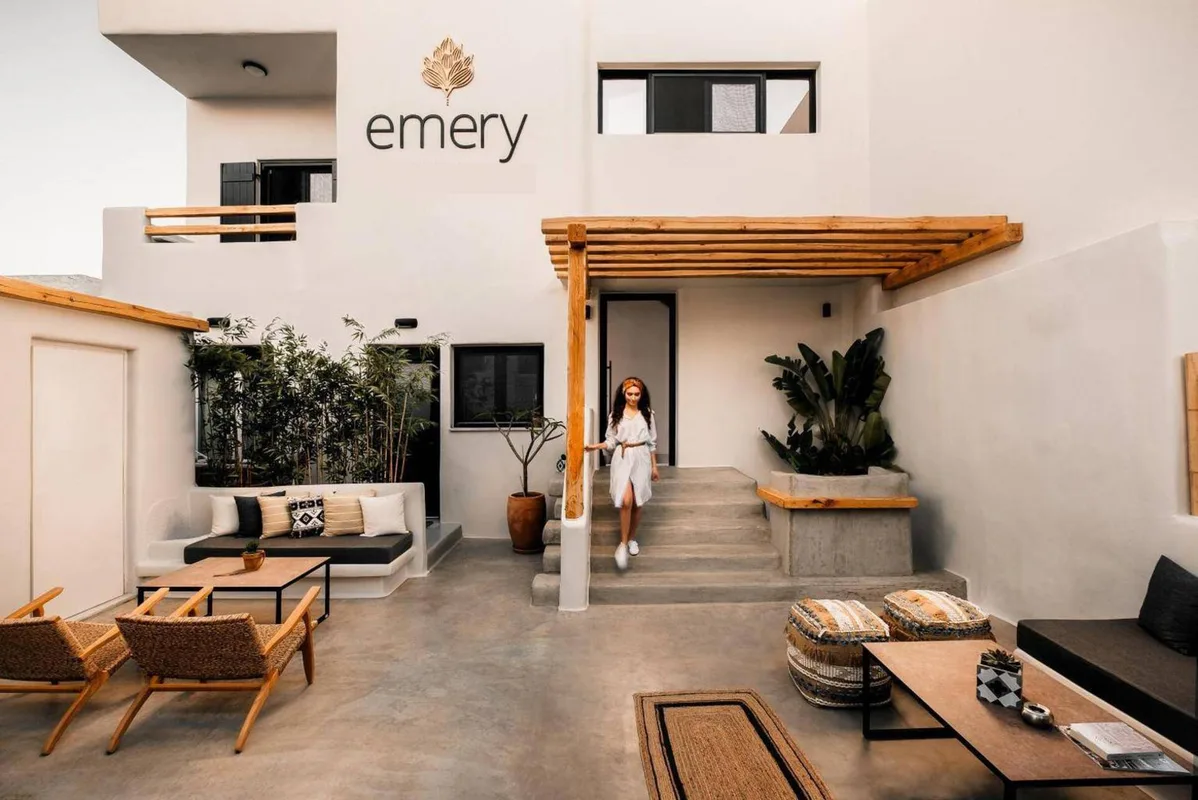 Emery Hotel — ภาพห้องพักและบรรยากาศ