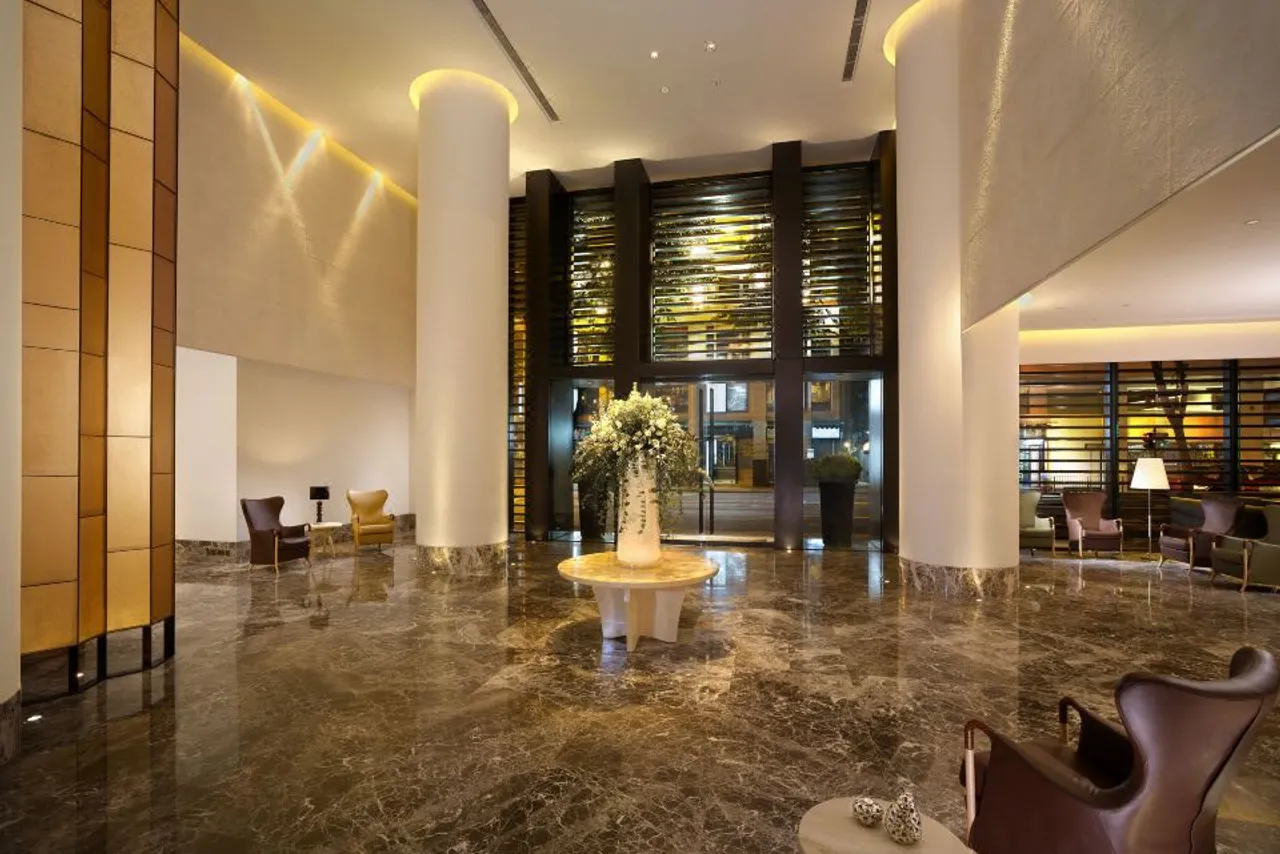 Empire Hotel Hong Kong - Wan Chai — rooms and atmosphere