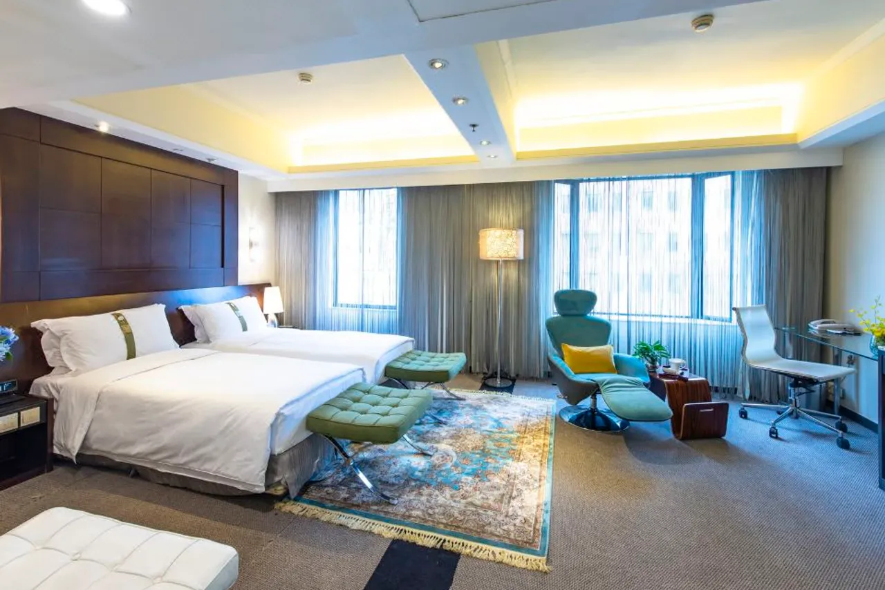 Empire Hotel Hong Kong - Wan Chai — rooms and atmosphere