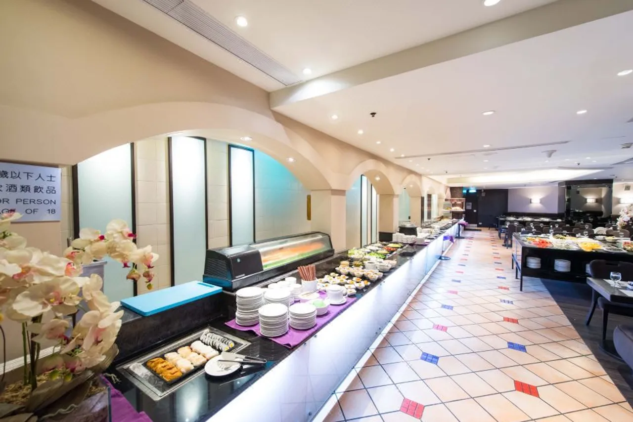 Empire Hotel Hong Kong - Wan Chai — rooms and atmosphere