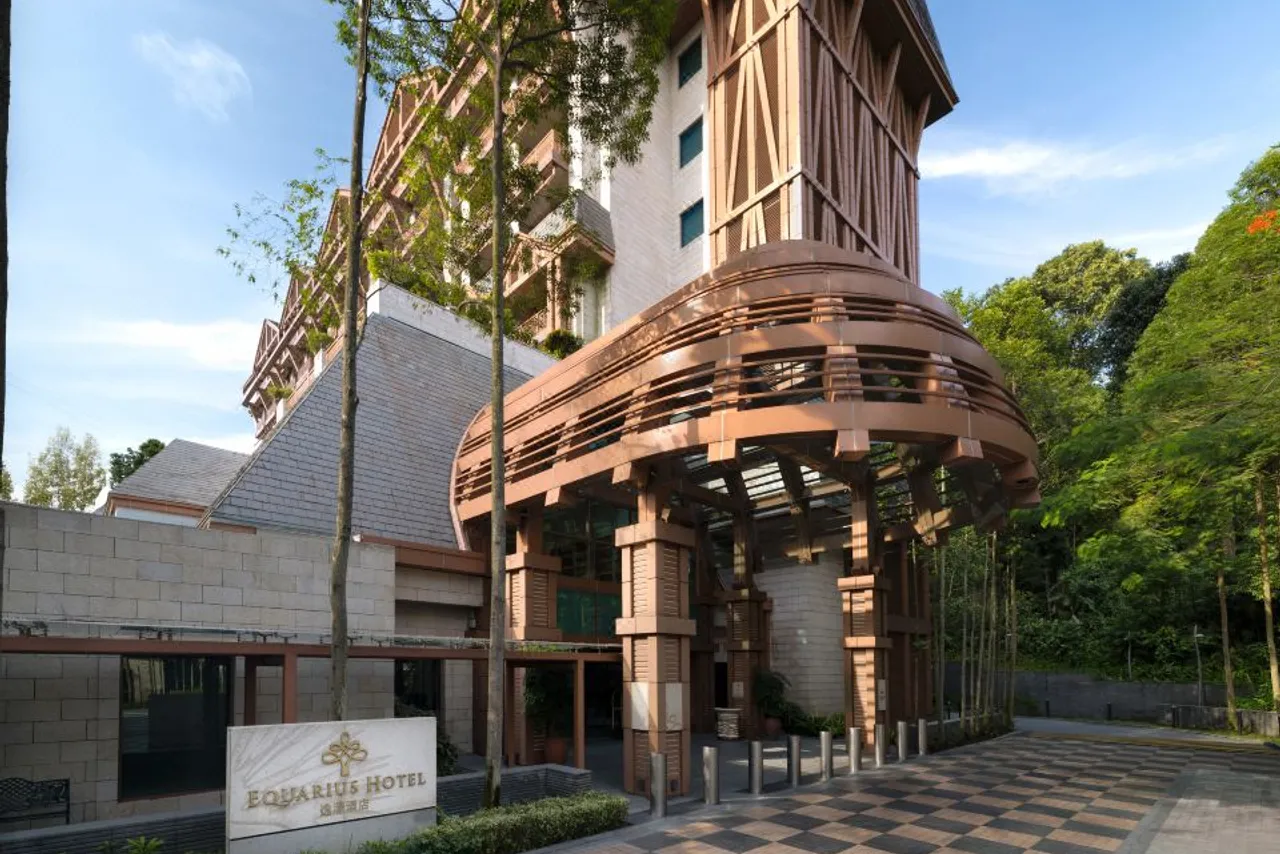 Resorts World Sentosa - Equarius Hotel — rooms and atmosphere