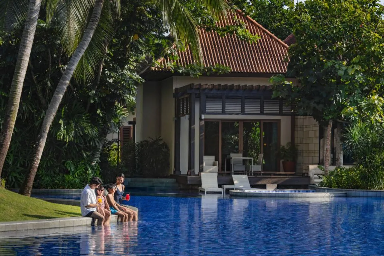 Resorts World Sentosa - Equarius Hotel — rooms and atmosphere
