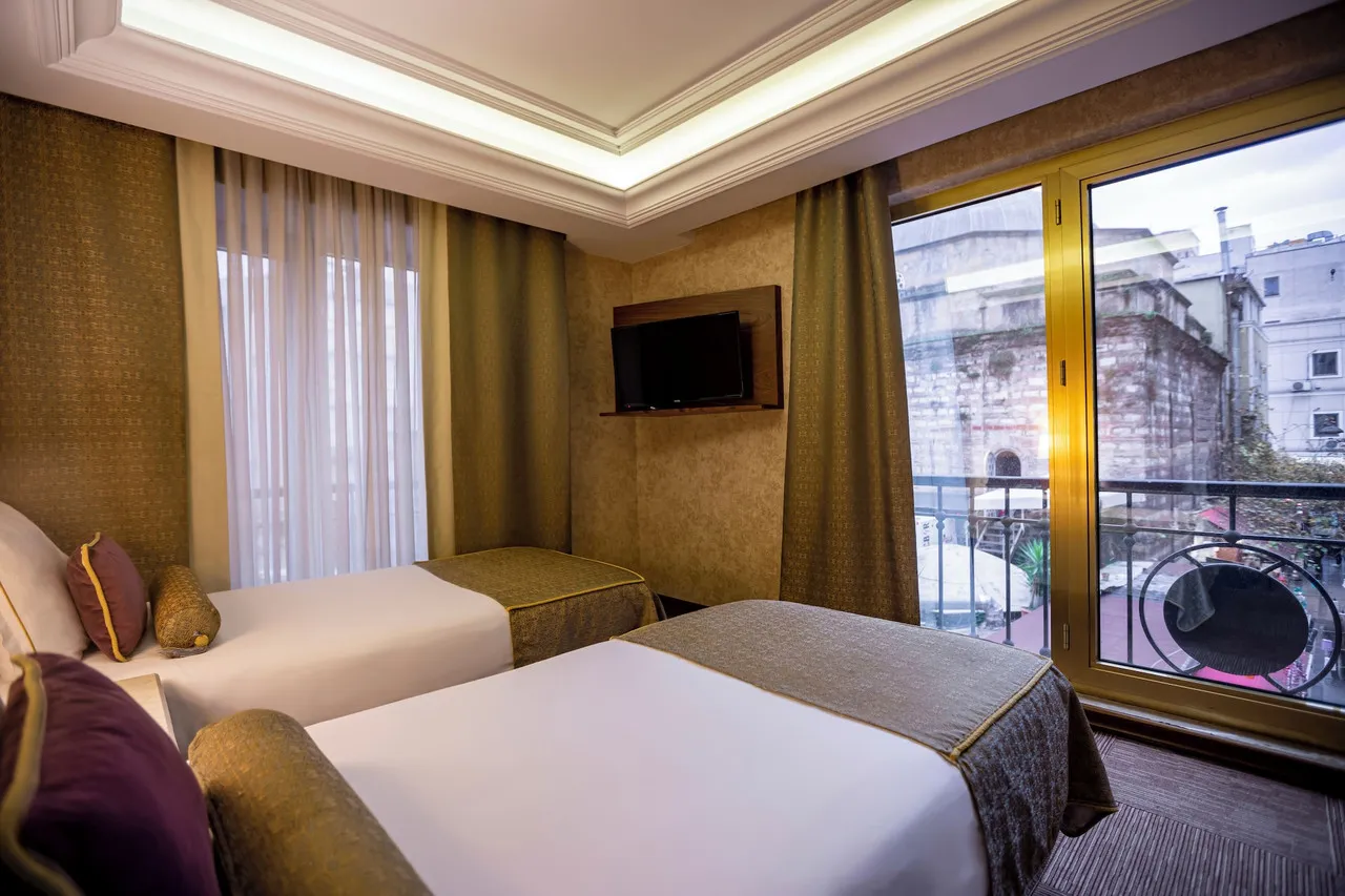 Eurostars Hotel Old City — rooms and atmosphere