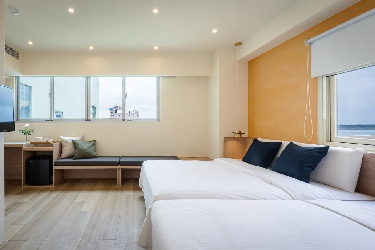 Ever Spring Hotel — rooms and atmosphere