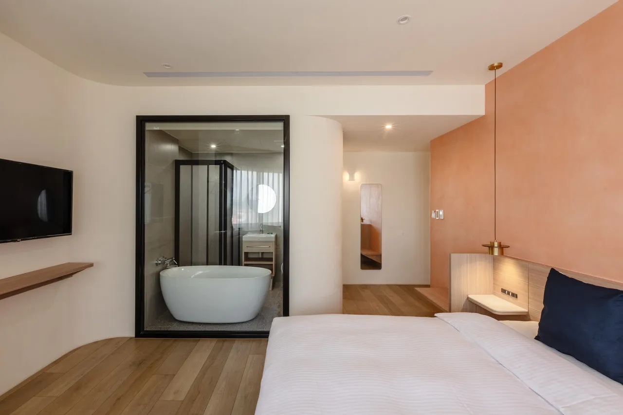 Ever Spring Hotel — rooms and atmosphere