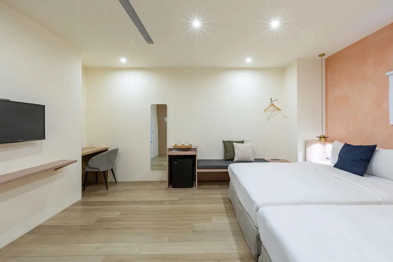 Ever Spring Hotel — rooms and atmosphere