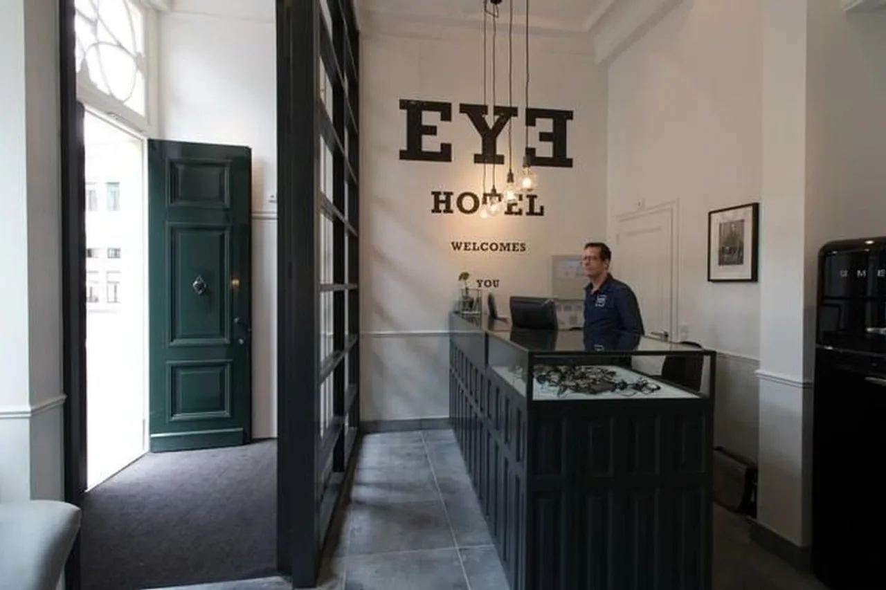 Eye Hotel — ภาพห้องพักและบรรยากาศ