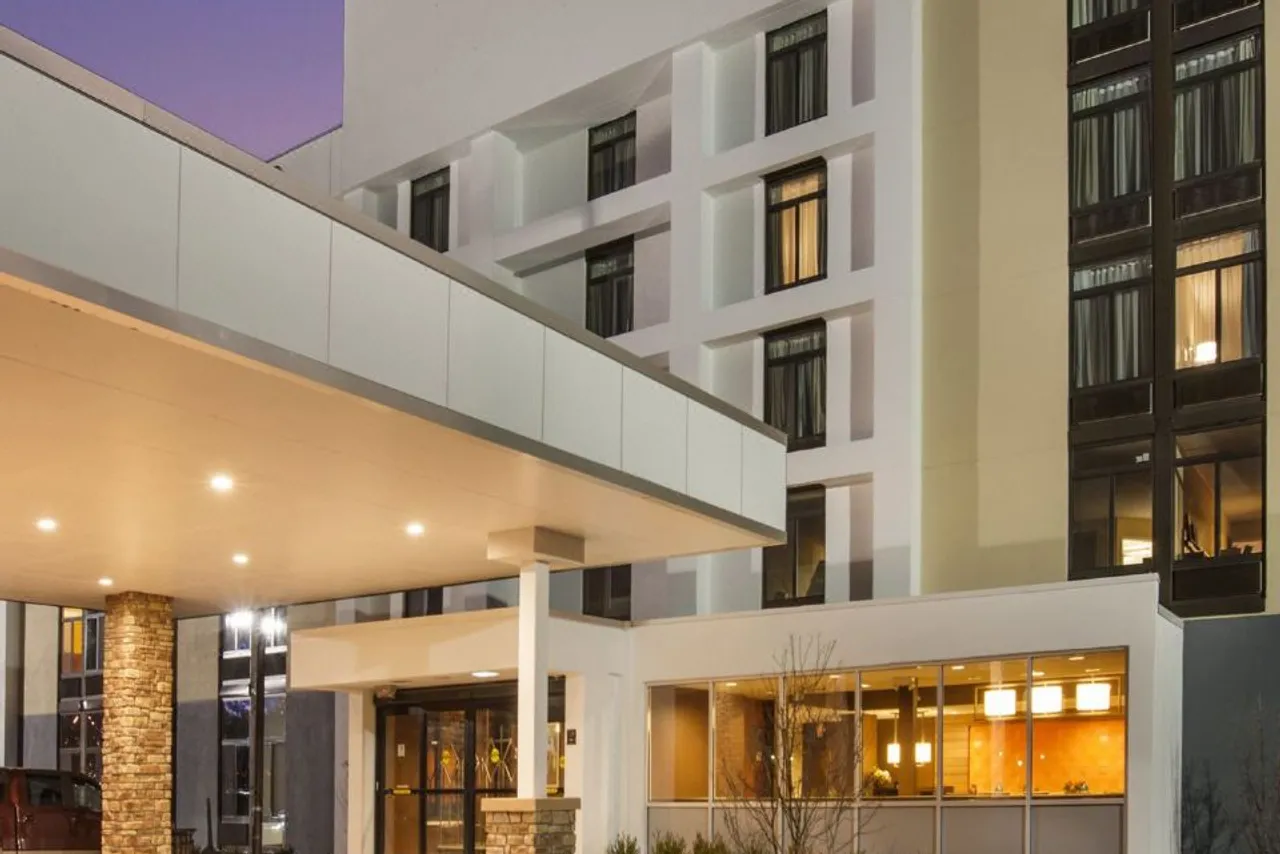 Fairfield Inn by Marriott East Rutherford Meadowlands — rooms and atmosphere