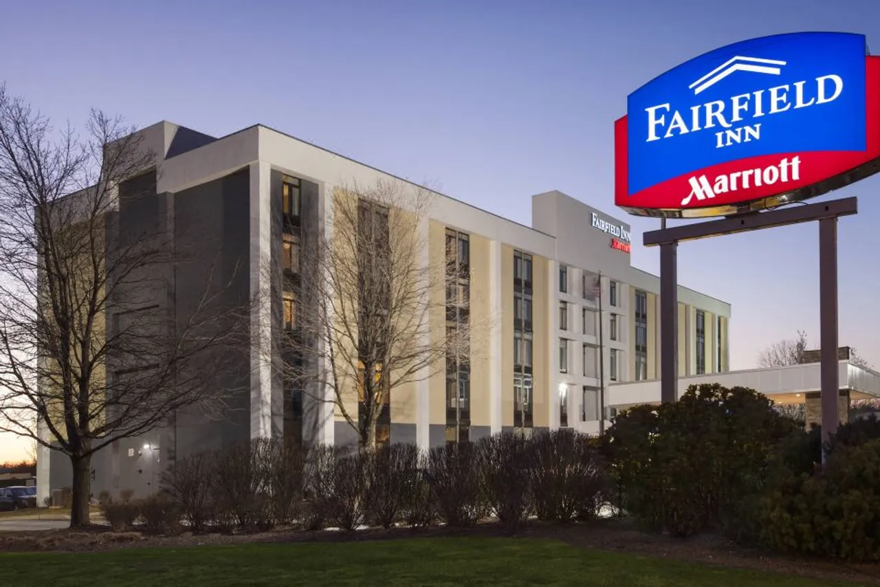 Fairfield Inn by Marriott East Rutherford Meadowlands — rooms and atmosphere