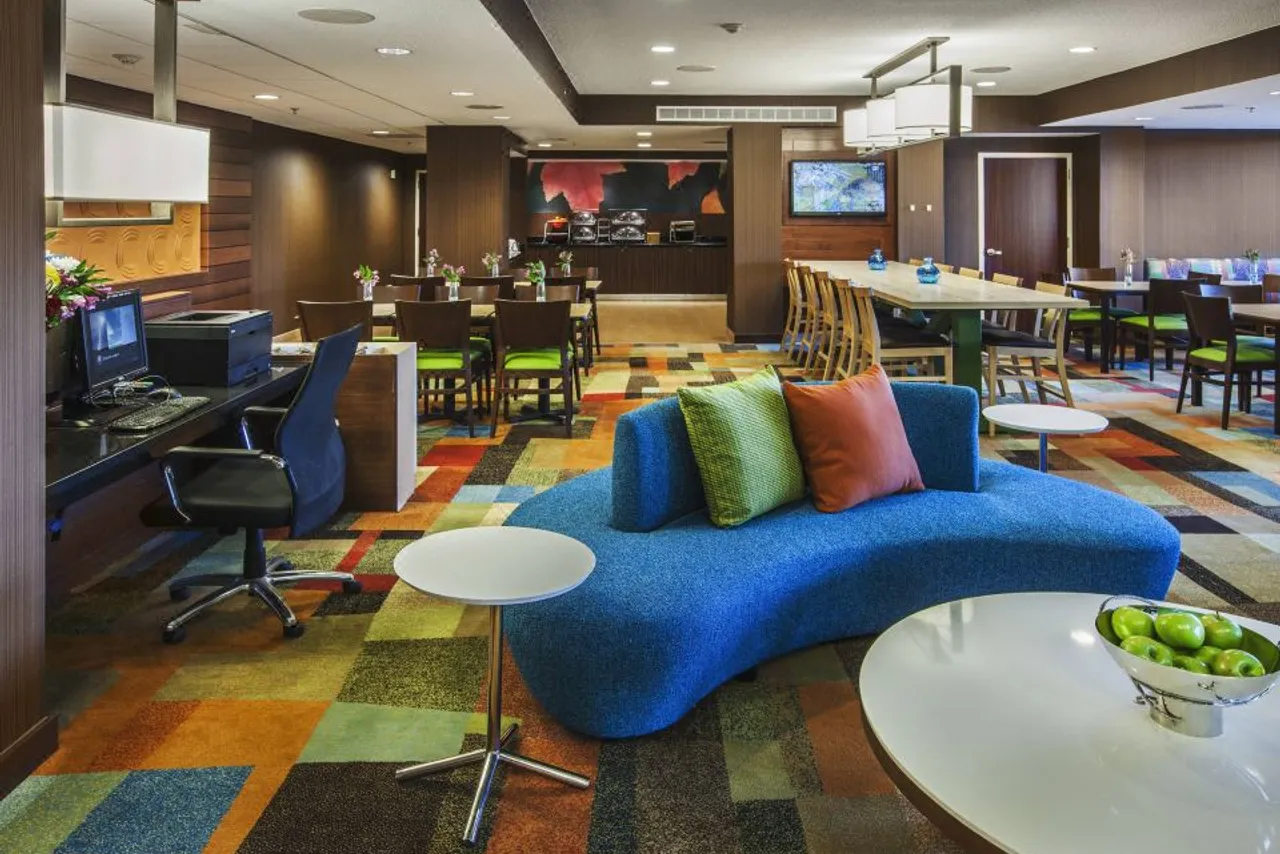 Fairfield Inn by Marriott East Rutherford Meadowlands — rooms and atmosphere