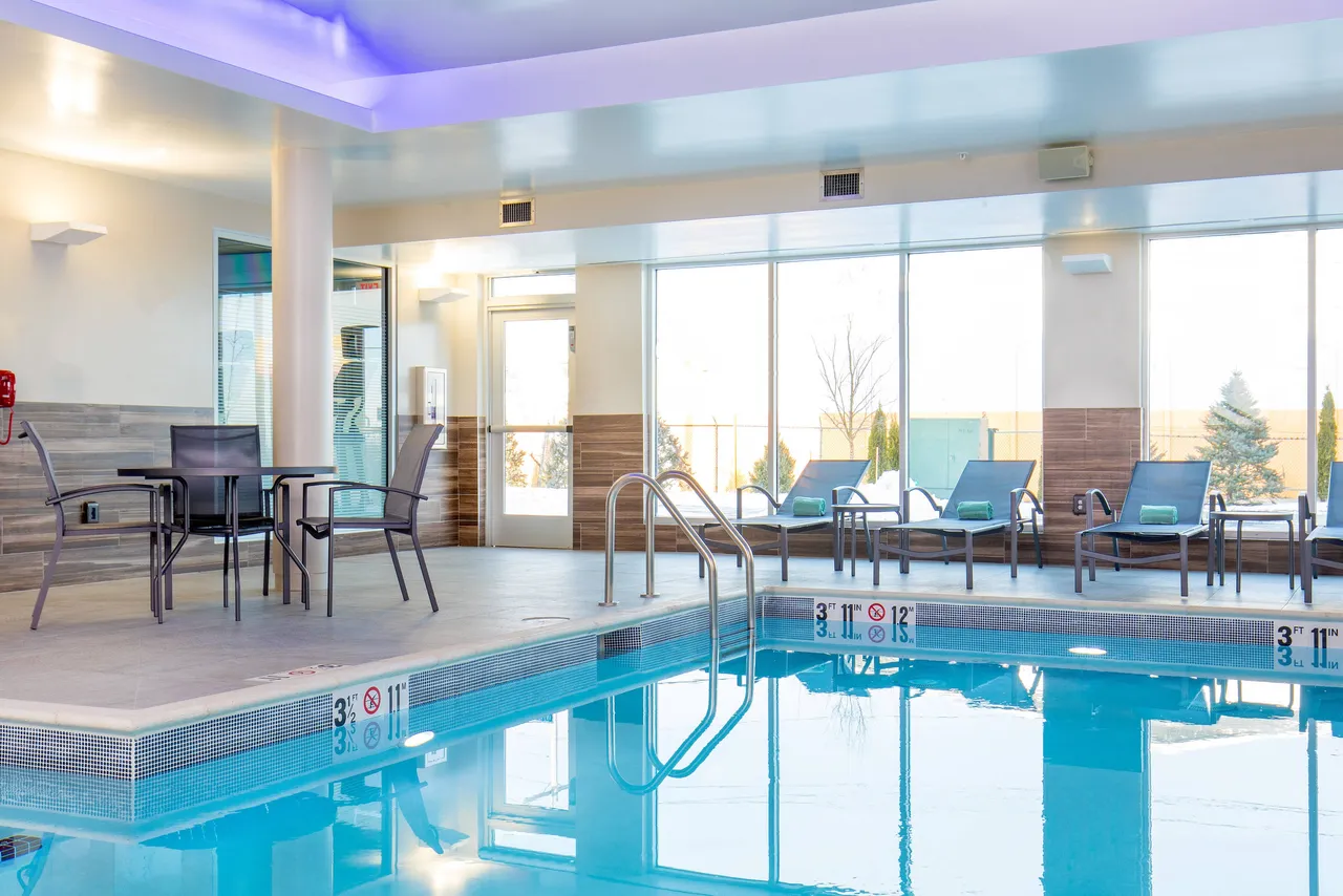 Fairfield Inn & Suites by Marriott Boston Walpole — rooms and atmosphere