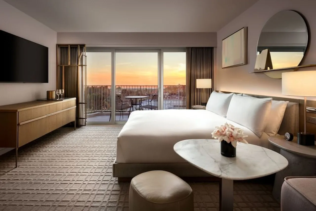 Fairmont Century Plaza — rooms and atmosphere