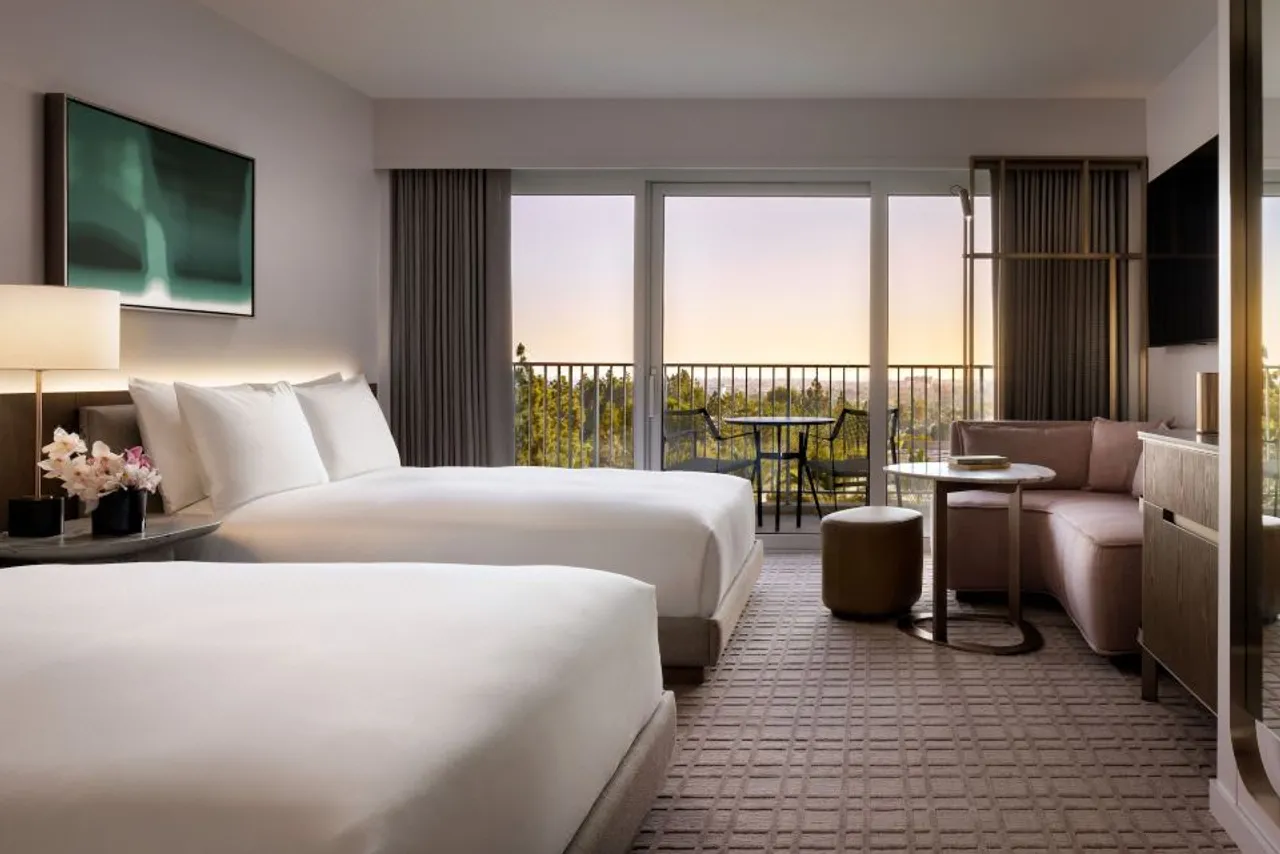 Fairmont Century Plaza — rooms and atmosphere